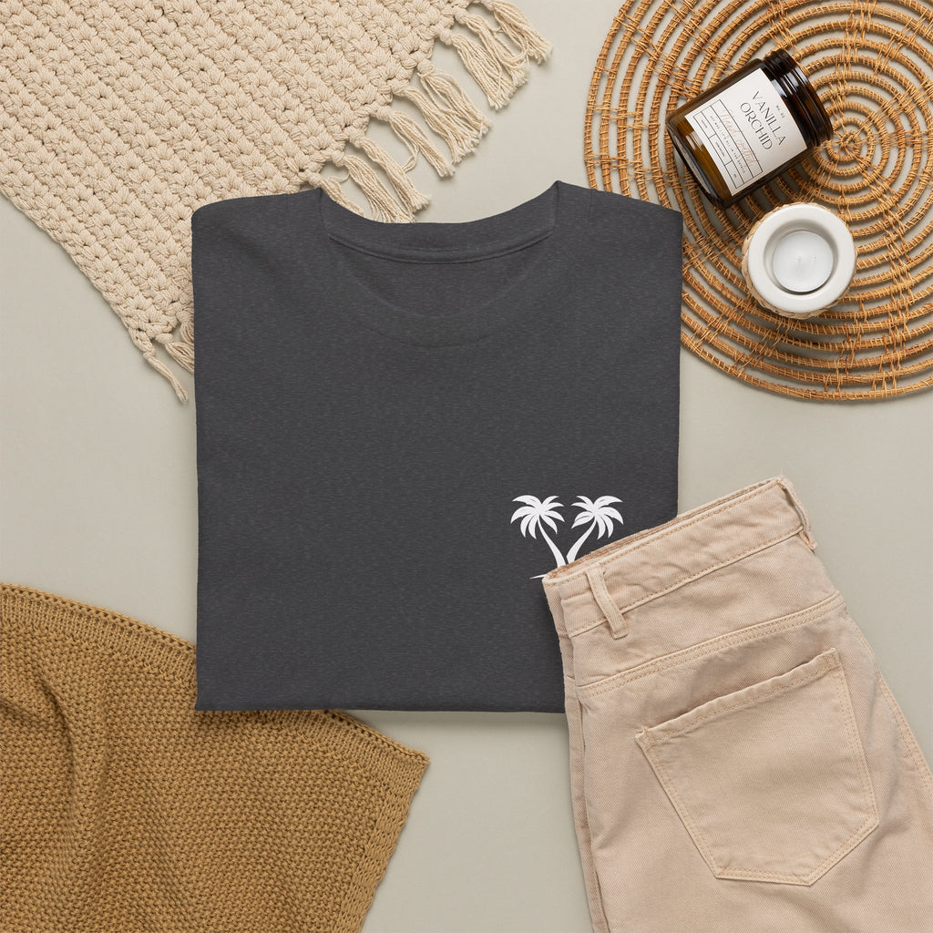 Minimal Palm Tree T-Shirt – Tropical Beach Graphic Tee